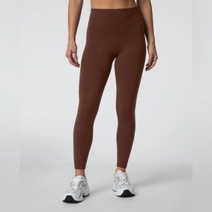 Vuori AllTheFeels Legging - Short. Color: Pepper, Size Medium.